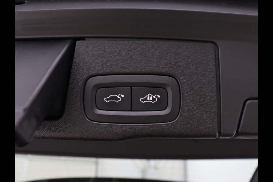 Volvo XC60 2.0 Recharge T8 AWD R Design | Panoramadak | Head-Up | 360 Camera | Stoel & stuurverwarming | Carplay | Keyless | Harman/Kardon | Navigatie | Half leder | Memory | PHEV | Plug In