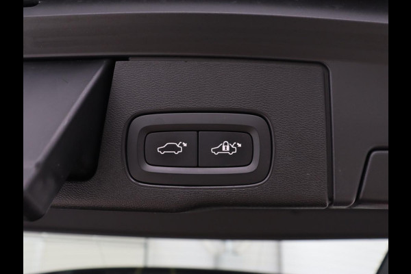 Volvo XC60 2.0 Recharge T8 AWD R Design | Panoramadak | Head-Up | 360 Camera | Stoel & stuurverwarming | Carplay | Keyless | Harman/Kardon | Navigatie | Half leder | Memory | PHEV | Plug In