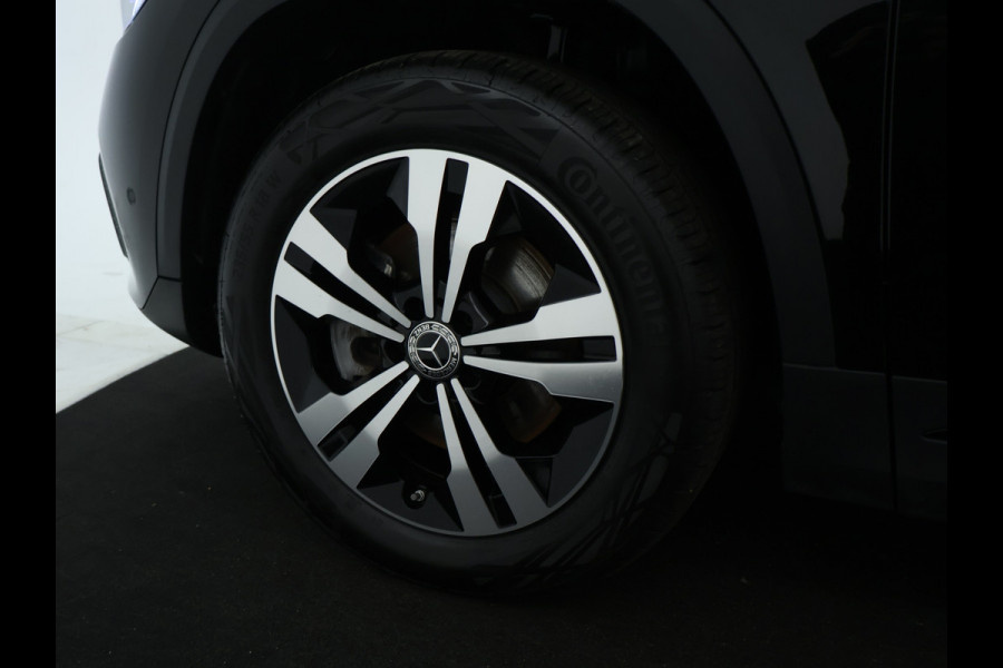 Mercedes-Benz GLA 250 e Plug-In Hybride Trekhaak | Night Pakket |Stoelverwarming voor | Distronic | Achteruitrijcamera | Keyless go | Dodehoek Assist.. Inclusief 24 maanden MB Certified garantie voor Europa.