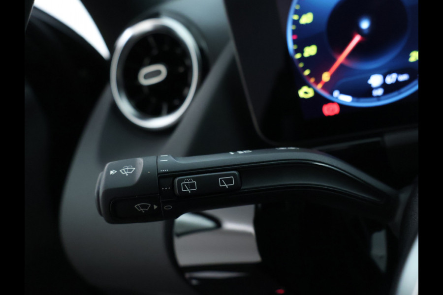 Mercedes-Benz GLA 250 e Plug-In Hybride Trekhaak | Night Pakket |Stoelverwarming voor | Distronic | Achteruitrijcamera | Keyless go | Dodehoek Assist.. Inclusief 24 maanden MB Certified garantie voor Europa.