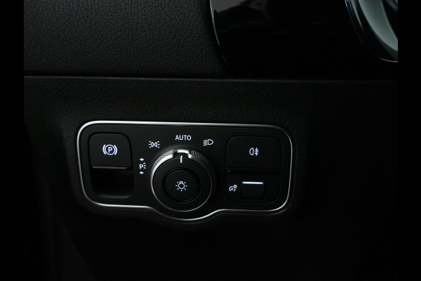 Mercedes-Benz GLA 250 e Plug-In Hybride Trekhaak | Night Pakket |Stoelverwarming voor | Distronic | Achteruitrijcamera | Keyless go | Dodehoek Assist.. Inclusief 24 maanden MB Certified garantie voor Europa.