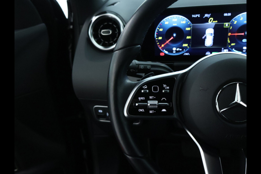 Mercedes-Benz GLA 250 e Plug-In Hybride Trekhaak | Night Pakket |Stoelverwarming voor | Distronic | Achteruitrijcamera | Keyless go | Dodehoek Assist.. Inclusief 24 maanden MB Certified garantie voor Europa.