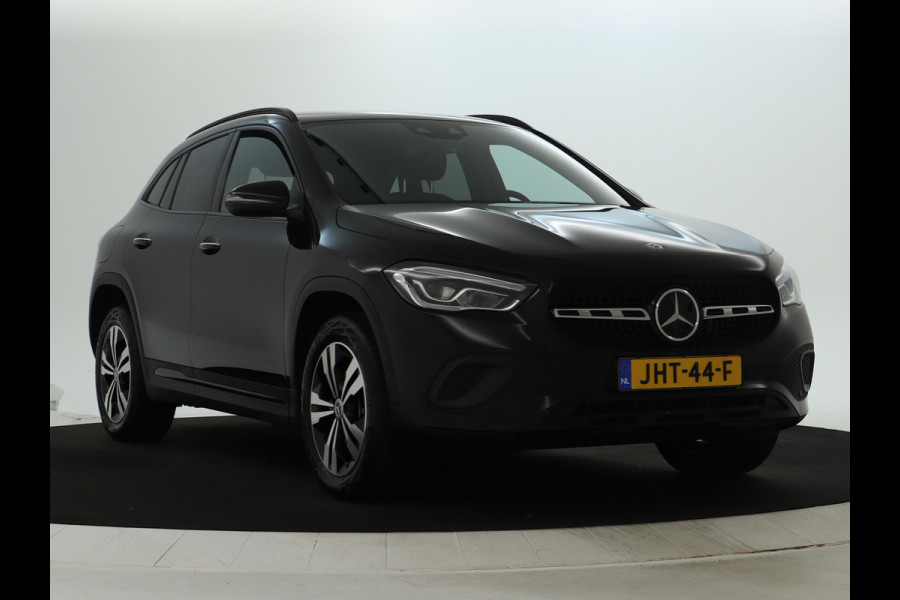 Mercedes-Benz GLA 250 e Plug-In Hybride Trekhaak | Night Pakket |Stoelverwarming voor | Distronic | Achteruitrijcamera | Keyless go | Dodehoek Assist.. Inclusief 24 maanden MB Certified garantie voor Europa.