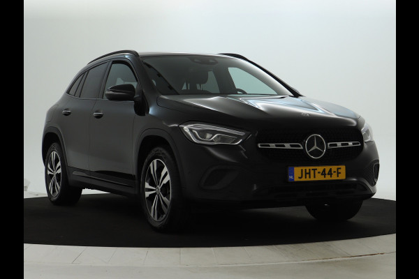 Mercedes-Benz GLA 250 e Plug-In Hybride Trekhaak | Night Pakket |Stoelverwarming voor | Distronic | Achteruitrijcamera | Keyless go | Dodehoek Assist.. Inclusief 24 maanden MB Certified garantie voor Europa.