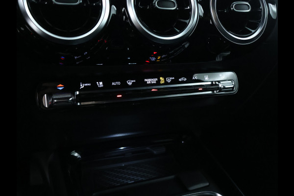 Mercedes-Benz GLA 250 e Plug-In Hybride Trekhaak | Night Pakket |Stoelverwarming voor | Distronic | Achteruitrijcamera | Keyless go | Dodehoek Assist.. Inclusief 24 maanden MB Certified garantie voor Europa.