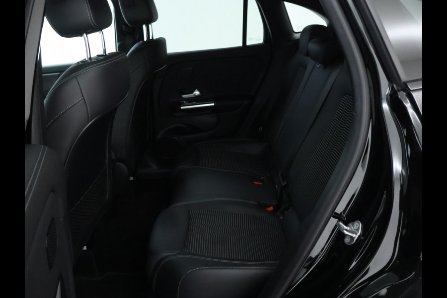 Mercedes-Benz GLA 250 e Plug-In Hybride Trekhaak | Night Pakket |Stoelverwarming voor | Distronic | Achteruitrijcamera | Keyless go | Dodehoek Assist.. Inclusief 24 maanden MB Certified garantie voor Europa.