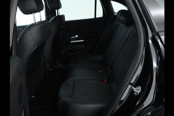 Mercedes-Benz GLA 250 e Plug-In Hybride Trekhaak | Night Pakket |Stoelverwarming voor | Distronic | Achteruitrijcamera | Keyless go | Dodehoek Assist.. Inclusief 24 maanden MB Certified garantie voor Europa.