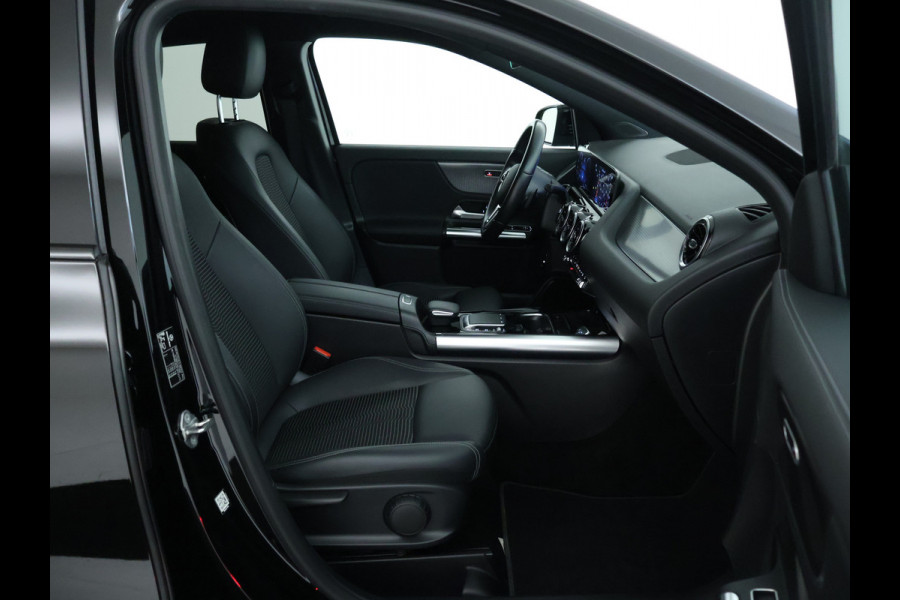 Mercedes-Benz GLA 250 e Plug-In Hybride Trekhaak | Night Pakket |Stoelverwarming voor | Distronic | Achteruitrijcamera | Keyless go | Dodehoek Assist.. Inclusief 24 maanden MB Certified garantie voor Europa.