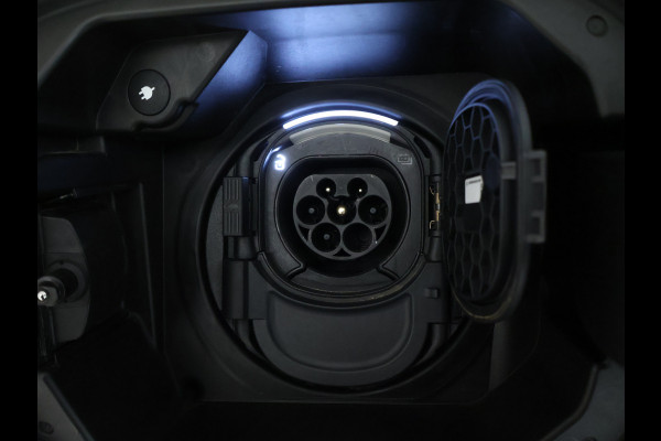 Mercedes-Benz GLA 250 e Plug-In Hybride Trekhaak | Night Pakket |Stoelverwarming voor | Distronic | Achteruitrijcamera | Keyless go | Dodehoek Assist.. Inclusief 24 maanden MB Certified garantie voor Europa.