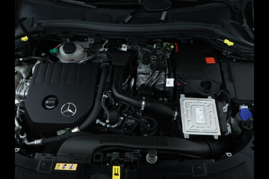 Mercedes-Benz GLA 250 e Plug-In Hybride Trekhaak | Night Pakket |Stoelverwarming voor | Distronic | Achteruitrijcamera | Keyless go | Dodehoek Assist.. Inclusief 24 maanden MB Certified garantie voor Europa.