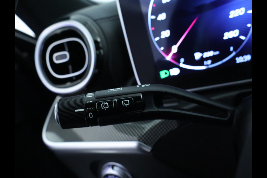Mercedes-Benz C-Klasse Estate 300 e AMG Plug-In Hybride AMG Line | Trekhaak | Panorama Schuif-Kanrteldak | Distronic | Stuur en Stoelverwarming. Inclusief 24 maanden Mercedes-Benz Certified garantie voor Europa.