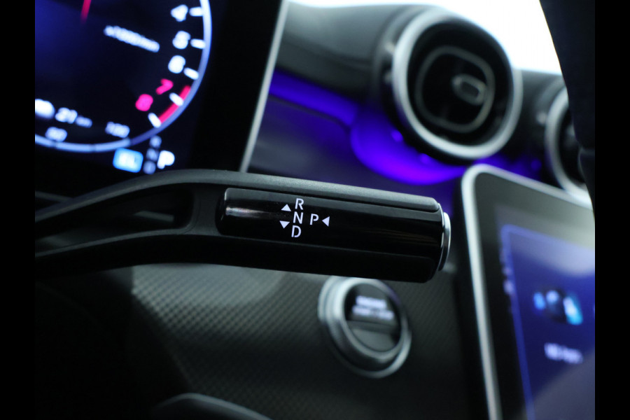 Mercedes-Benz C-Klasse Estate 300 e AMG Plug-In Hybride AMG Line | Trekhaak | Panorama Schuif-Kanrteldak | Distronic | Stuur en Stoelverwarming. Inclusief 24 maanden Mercedes-Benz Certified garantie voor Europa.