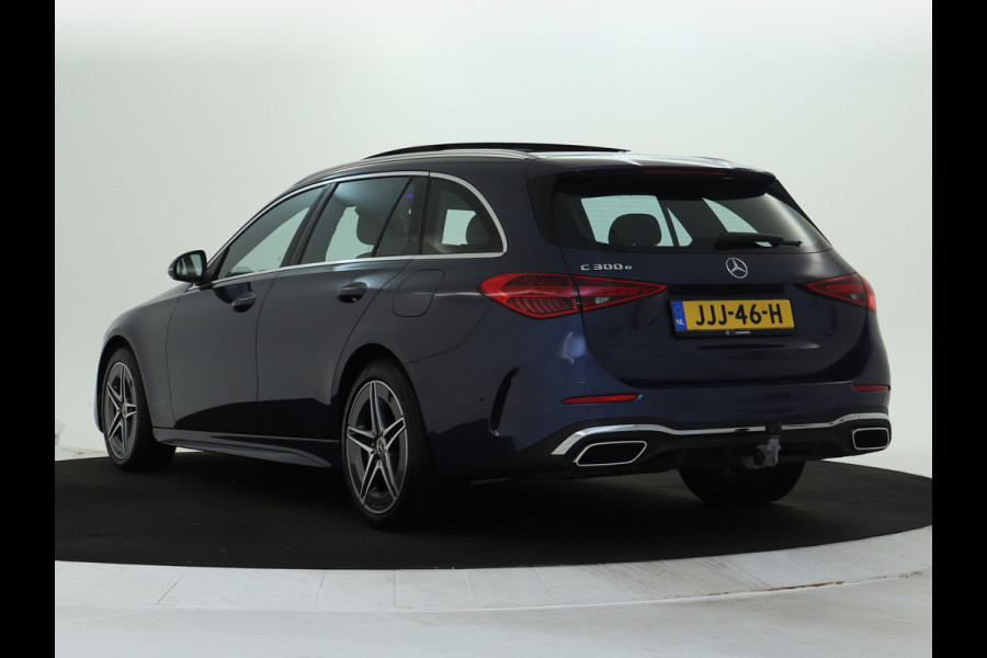 Mercedes-Benz C-Klasse Estate 300 e AMG Plug-In Hybride AMG Line | Trekhaak | Panorama Schuif-Kanrteldak | Distronic | Stuur en Stoelverwarming. Inclusief 24 maanden Mercedes-Benz Certified garantie voor Europa.