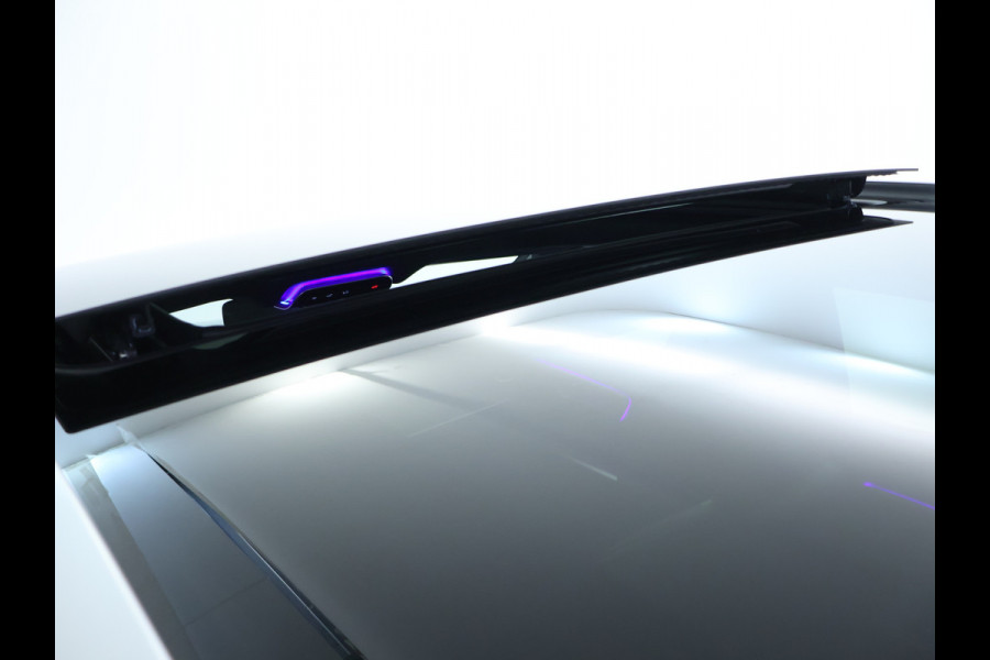 Mercedes-Benz C-Klasse Estate 300 e AMG Plug-In Hybride AMG Line | Trekhaak | Panorama Schuif-Kanrteldak | Distronic | Stuur en Stoelverwarming. Inclusief 24 maanden Mercedes-Benz Certified garantie voor Europa.