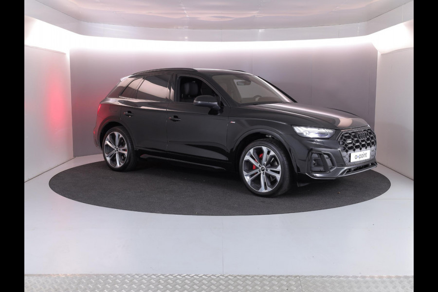 Audi Q5 55 TFSI e quattro S Competition 367 pk S-tronic | Verlengde garantie | Navigatie | Panoramadak | Trekhaak (wegklapbaar) | Parkeersensoren | Achteruitrijcamera | Stoelverwarming v/a | S-Line |
