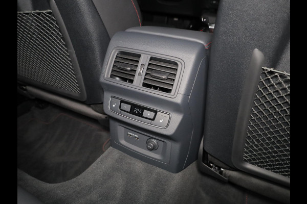 Audi Q5 55 TFSI e quattro S Competition 367 pk S-tronic | Verlengde garantie | Navigatie | Panoramadak | Trekhaak (wegklapbaar) | Parkeersensoren | Achteruitrijcamera | Stoelverwarming v/a | S-Line |
