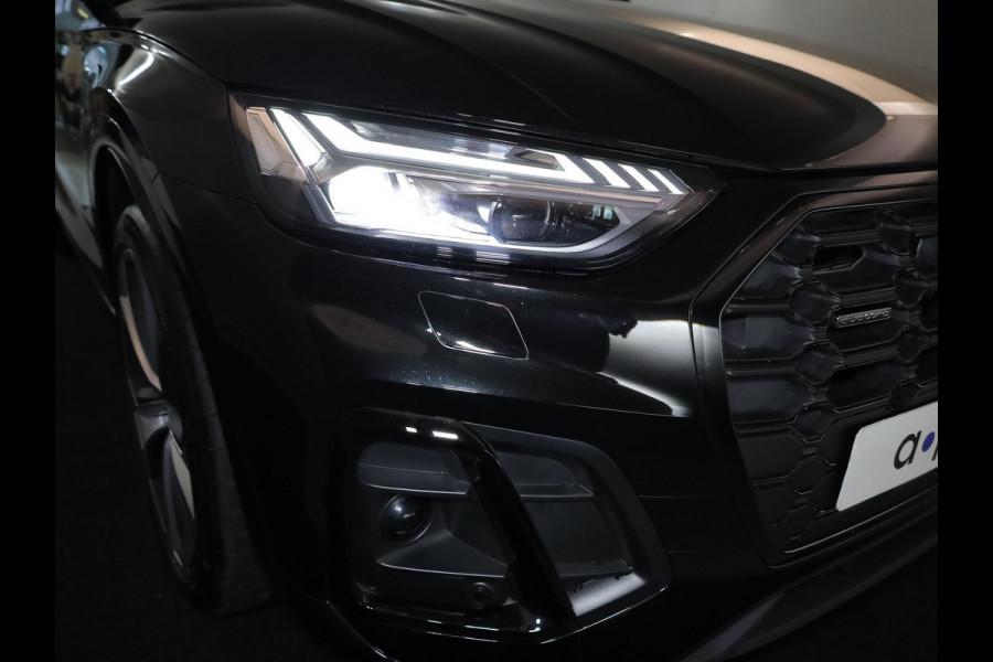 Audi Q5 55 TFSI e quattro S Competition 367 pk S-tronic | Verlengde garantie | Navigatie | Panoramadak | Trekhaak (wegklapbaar) | Parkeersensoren | Achteruitrijcamera | Stoelverwarming v/a | S-Line |