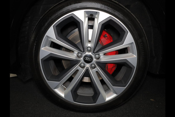 Audi Q5 55 TFSI e quattro S Competition 367 pk S-tronic | Verlengde garantie | Navigatie | Panoramadak | Trekhaak (wegklapbaar) | Parkeersensoren | Achteruitrijcamera | Stoelverwarming v/a | S-Line |