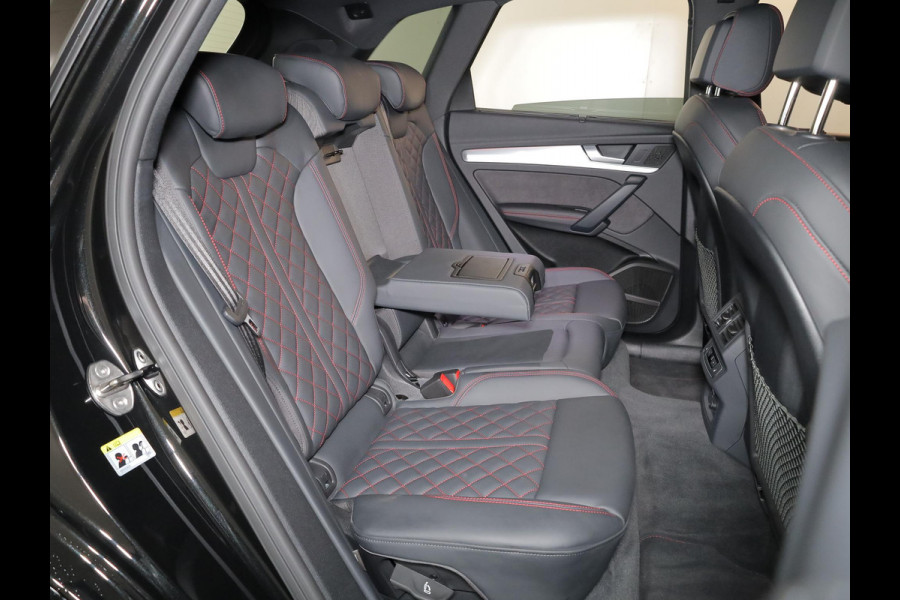 Audi Q5 55 TFSI e quattro S Competition 367 pk S-tronic | Verlengde garantie | Navigatie | Panoramadak | Trekhaak (wegklapbaar) | Parkeersensoren | Achteruitrijcamera | Stoelverwarming v/a | S-Line |