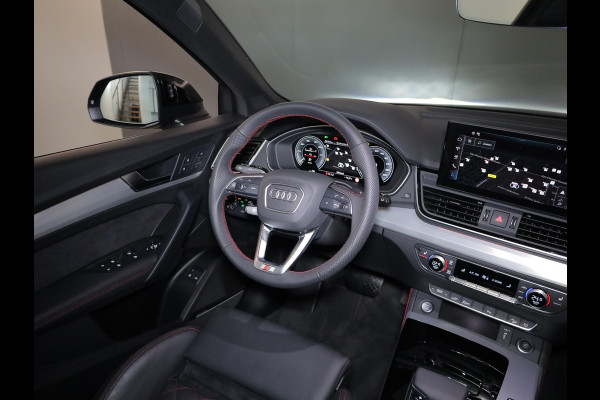 Audi Q5 55 TFSI e quattro S Competition 367 pk S-tronic | Verlengde garantie | Navigatie | Panoramadak | Trekhaak (wegklapbaar) | Parkeersensoren | Achteruitrijcamera | Stoelverwarming v/a | S-Line |