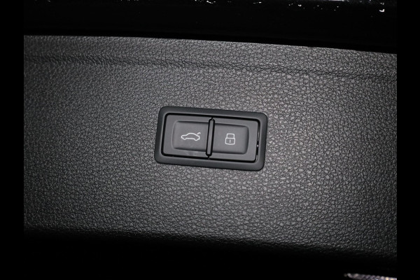 Audi Q5 55 TFSI e quattro S Competition 367 pk S-tronic | Verlengde garantie | Navigatie | Panoramadak | Trekhaak (wegklapbaar) | Parkeersensoren | Achteruitrijcamera | Stoelverwarming v/a | S-Line |