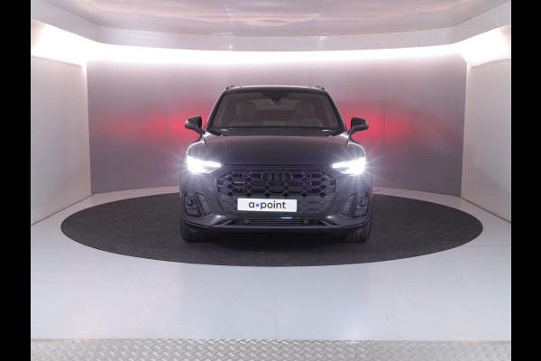 Audi Q5 55 TFSI e quattro S Competition 367 pk S-tronic | Verlengde garantie | Navigatie | Panoramadak | Trekhaak (wegklapbaar) | Parkeersensoren | Achteruitrijcamera | Stoelverwarming v/a | S-Line |