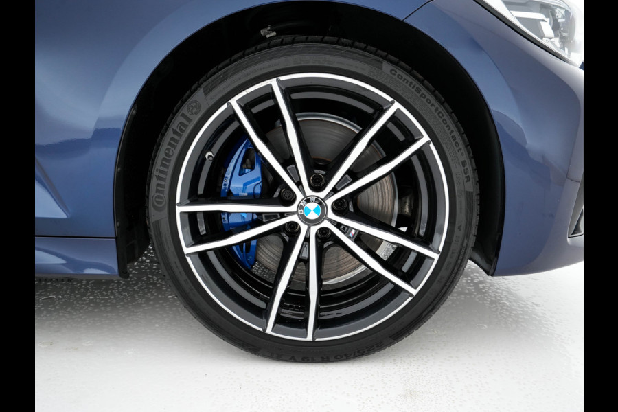 BMW 3-serie 330e eDrive M-Sportpack Edition Plug-In (INCL-BTW) *LUXURY-LEATHER | FULL-LED | HEATED-SPORTSEATS | DIGI-COCKPIT | HIFI-SOUND | NAVI-FULLMAP | AMBIENT-LIGHT | PRIVACY-GLASS | SHIFT-PADDLES | KEYLESS | DAB | ECC | PDC | CARPLAY | ..