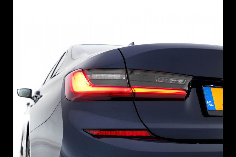 BMW 3-serie 330e eDrive M-Sportpack Edition Plug-In (INCL-BTW) *LUXURY-LEATHER | FULL-LED | HEATED-SPORTSEATS | DIGI-COCKPIT | HIFI-SOUND | NAVI-FULLMAP | AMBIENT-LIGHT | PRIVACY-GLASS | SHIFT-PADDLES | KEYLESS | DAB | ECC | PDC | CARPLAY | ..