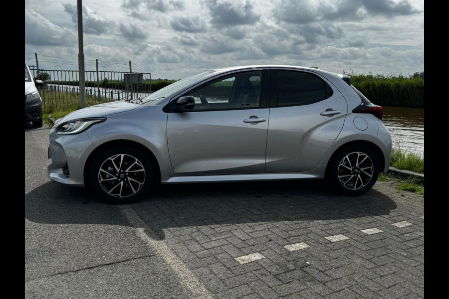 Toyota Yaris 1.5 Hybrid Executive stuur en stoelverwarm. half leer HUD vol Toyota Yaris 1.5 Hybrid Executive stuur en stoelverwarm. half leer HUD vol