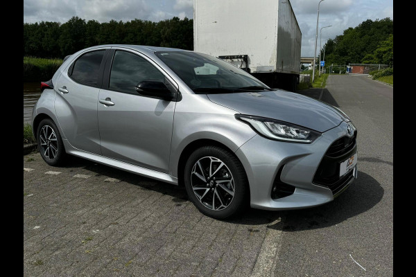 Toyota Yaris 1.5 Hybrid Executive stuur en stoelverwarm. half leer HUD vol Toyota Yaris 1.5 Hybrid Executive stuur en stoelverwarm. half leer HUD vol