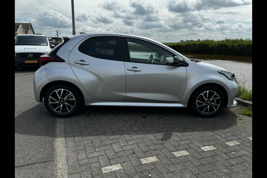 Toyota Yaris 1.5 Hybrid Executive stuur en stoelverwarm. half leer HUD vol Toyota Yaris 1.5 Hybrid Executive stuur en stoelverwarm. half leer HUD vol