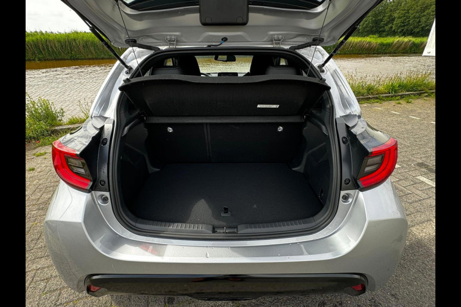 Toyota Yaris 1.5 Hybrid Executive stuur en stoelverwarm. half leer HUD vol Toyota Yaris 1.5 Hybrid Executive stuur en stoelverwarm. half leer HUD vol
