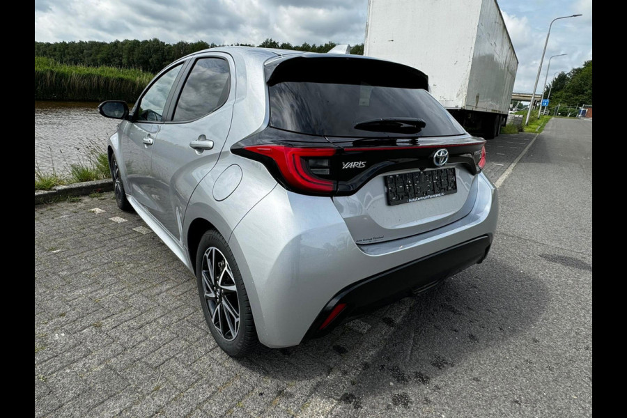 Toyota Yaris 1.5 Hybrid Executive stuur en stoelverwarm. half leer HUD vol Toyota Yaris 1.5 Hybrid Executive stuur en stoelverwarm. half leer HUD vol