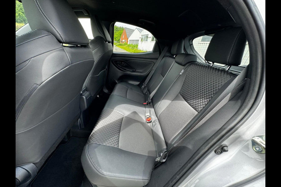 Toyota Yaris 1.5 Hybrid Executive stuur en stoelverwarm. half leer HUD vol Toyota Yaris 1.5 Hybrid Executive stuur en stoelverwarm. half leer HUD vol