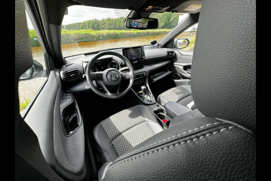 Toyota Yaris 1.5 Hybrid Executive stuur en stoelverwarm. half leer HUD vol Toyota Yaris 1.5 Hybrid Executive stuur en stoelverwarm. half leer HUD vol