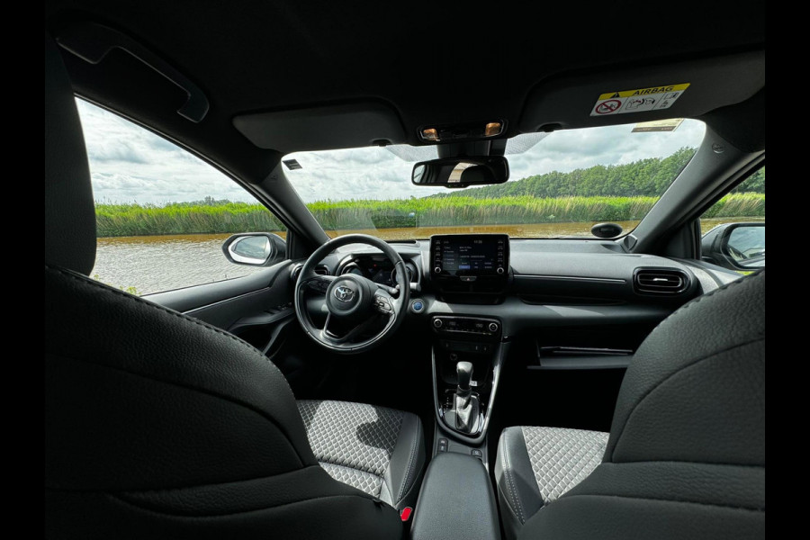 Toyota Yaris 1.5 Hybrid Executive stuur en stoelverwarm. half leer HUD vol Toyota Yaris 1.5 Hybrid Executive stuur en stoelverwarm. half leer HUD vol