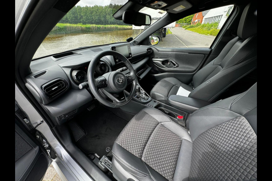 Toyota Yaris 1.5 Hybrid Executive stuur en stoelverwarm. half leer HUD vol Toyota Yaris 1.5 Hybrid Executive stuur en stoelverwarm. half leer HUD vol