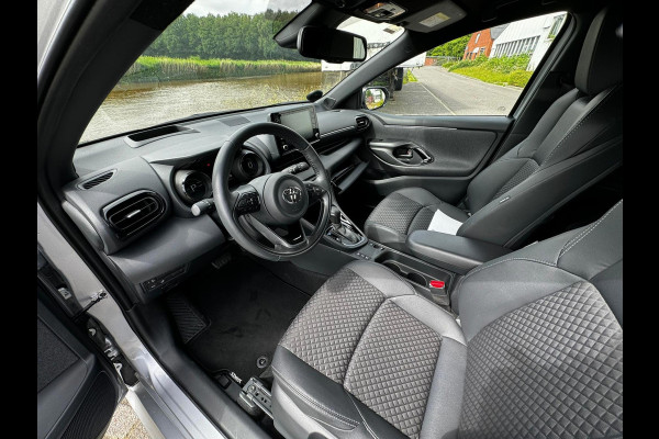 Toyota Yaris 1.5 Hybrid Executive stuur en stoelverwarm. half leer HUD vol Toyota Yaris 1.5 Hybrid Executive stuur en stoelverwarm. half leer HUD vol