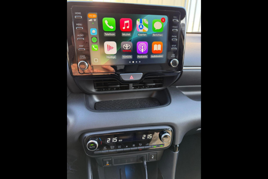 Toyota Yaris 1.5 Hybrid Executive stuur en stoelverwarm. half leer HUD vol Toyota Yaris 1.5 Hybrid Executive stuur en stoelverwarm. half leer HUD vol