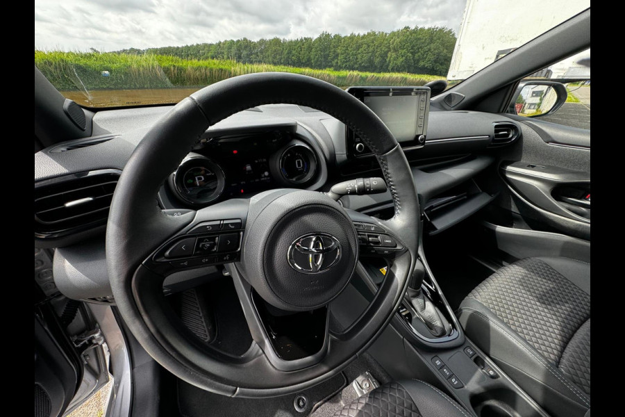 Toyota Yaris 1.5 Hybrid Executive stuur en stoelverwarm. half leer HUD vol Toyota Yaris 1.5 Hybrid Executive stuur en stoelverwarm. half leer HUD vol