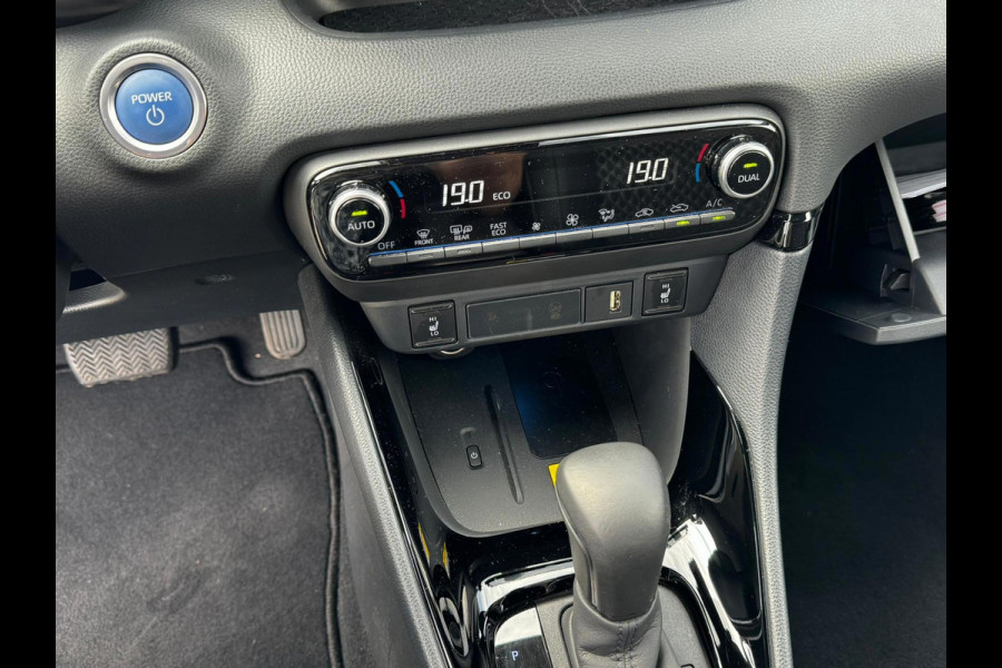 Toyota Yaris 1.5 Hybrid Executive stuur en stoelverwarm. half leer HUD vol Toyota Yaris 1.5 Hybrid Executive stuur en stoelverwarm. half leer HUD vol
