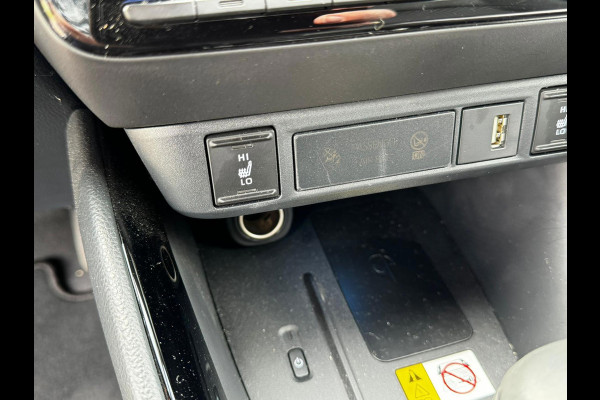 Toyota Yaris 1.5 Hybrid Executive stuur en stoelverwarm. half leer HUD vol Toyota Yaris 1.5 Hybrid Executive stuur en stoelverwarm. half leer HUD vol
