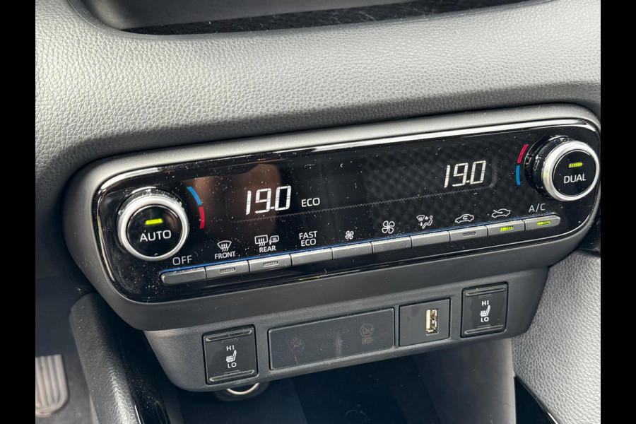 Toyota Yaris 1.5 Hybrid Executive stuur en stoelverwarm. half leer HUD vol Toyota Yaris 1.5 Hybrid Executive stuur en stoelverwarm. half leer HUD vol