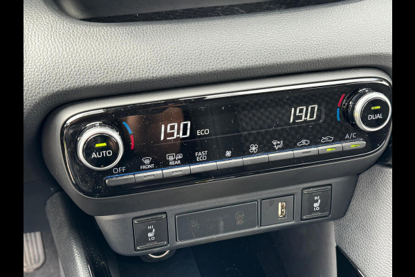 Toyota Yaris 1.5 Hybrid Executive stuur en stoelverwarm. half leer HUD vol Toyota Yaris 1.5 Hybrid Executive stuur en stoelverwarm. half leer HUD vol