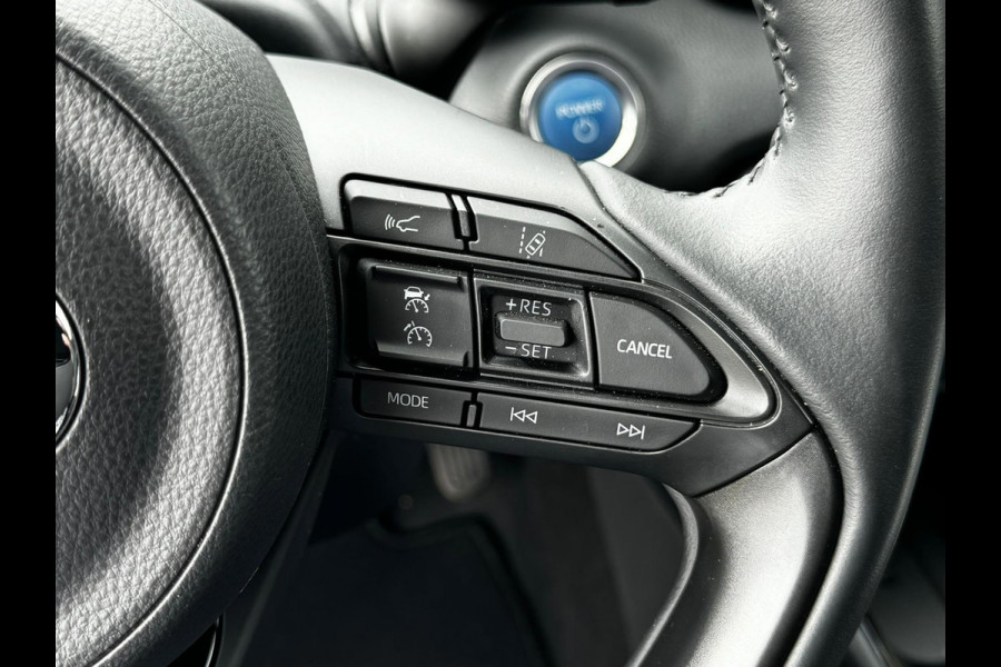 Toyota Yaris 1.5 Hybrid Executive stuur en stoelverwarm. half leer HUD vol Toyota Yaris 1.5 Hybrid Executive stuur en stoelverwarm. half leer HUD vol