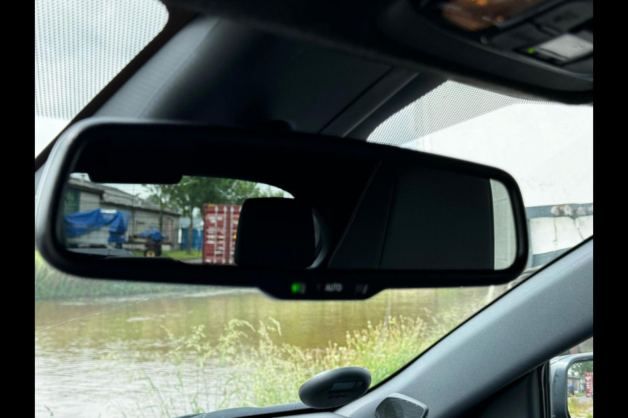 Toyota Yaris 1.5 Hybrid Executive stuur en stoelverwarm. half leer HUD vol Toyota Yaris 1.5 Hybrid Executive stuur en stoelverwarm. half leer HUD vol