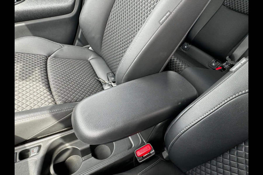 Toyota Yaris 1.5 Hybrid Executive stuur en stoelverwarm. half leer HUD vol Toyota Yaris 1.5 Hybrid Executive stuur en stoelverwarm. half leer HUD vol