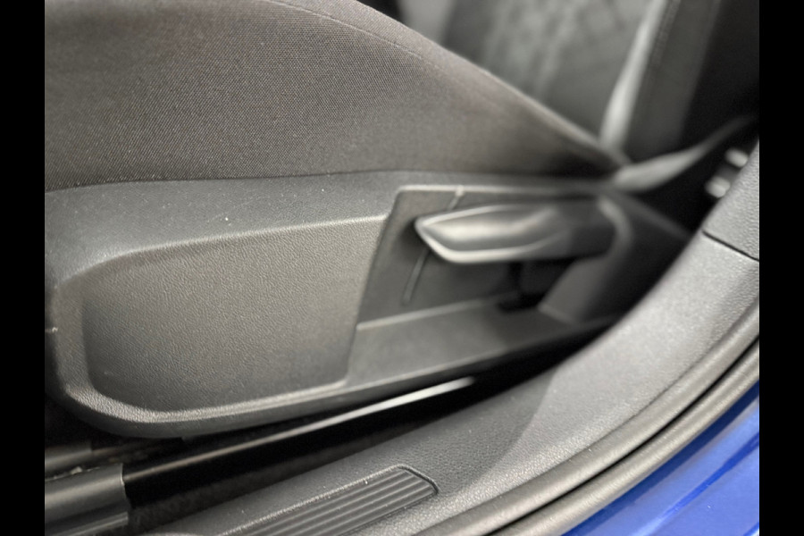 Volkswagen Taigo 1.0 TSI R-Line Business DSG | Pano | Virtual Cockpit | ACC | IQ.Light | Navi | Camera Volkswagen Taigo 1.0 TSI R-Line Business DSG | Pano | Virtual Cockpit | ACC | IQ.Light | Navi | Camera