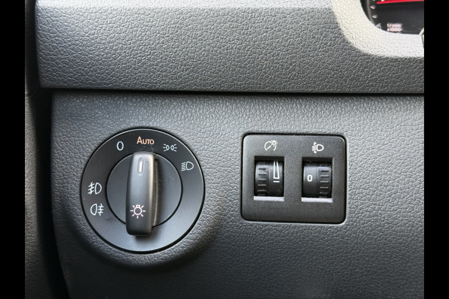 Volkswagen Caddy 2.0 TDI L1H1 Comfortline | NL-auto | 1e Eig | Navi | Carplay | Trekhaak | PDC Volkswagen Caddy 2.0 TDI L1H1 Comfortline | NL-auto | 1e Eig | Navi | Carplay | Trekhaak | PDC