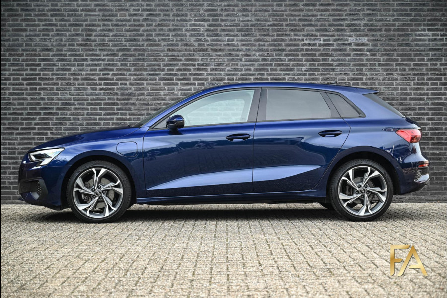 Audi A3 Sportback 40 TFSI e S Line RSseats|B&O|MatrixLED|18Inch|Sfeer|Massage| Audi A3 Sportback 40 TFSI e S Line RSseats|B&O|MatrixLED|18Inch|Sfeer|Massage|